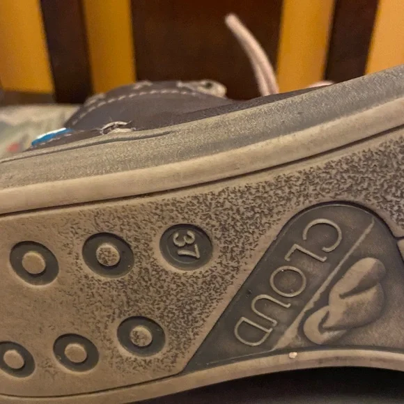 Cloud Aika Leather High-top Sneaker - Picture 9 of 9